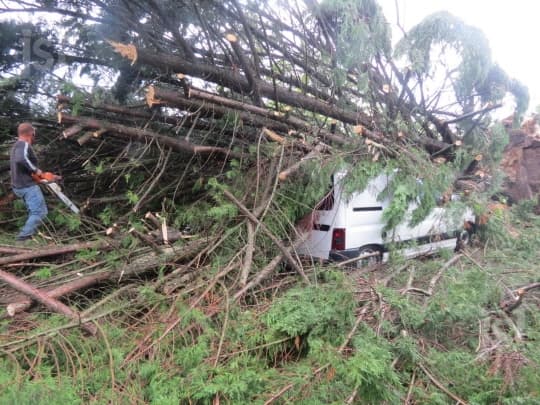 Image d'illustration pour Dégâts liés aux orages : Maine et Loire, Indre, Saône et Loire, Jura