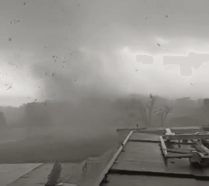 La tornade de lundi matin sur l'aéroport de Tours