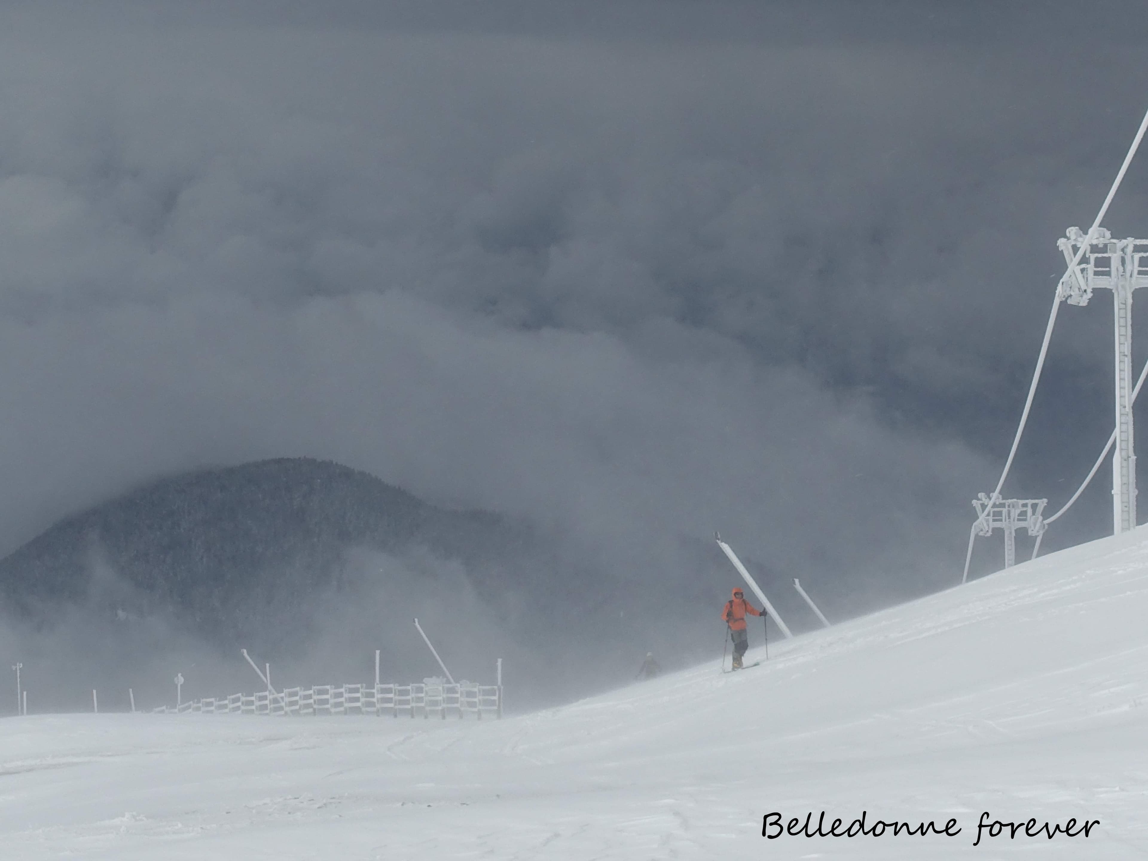 Que les autorités se rassurent ici la distanciation est multipliée par 10 ou 20 avec en plus fort vent de nord A.P.