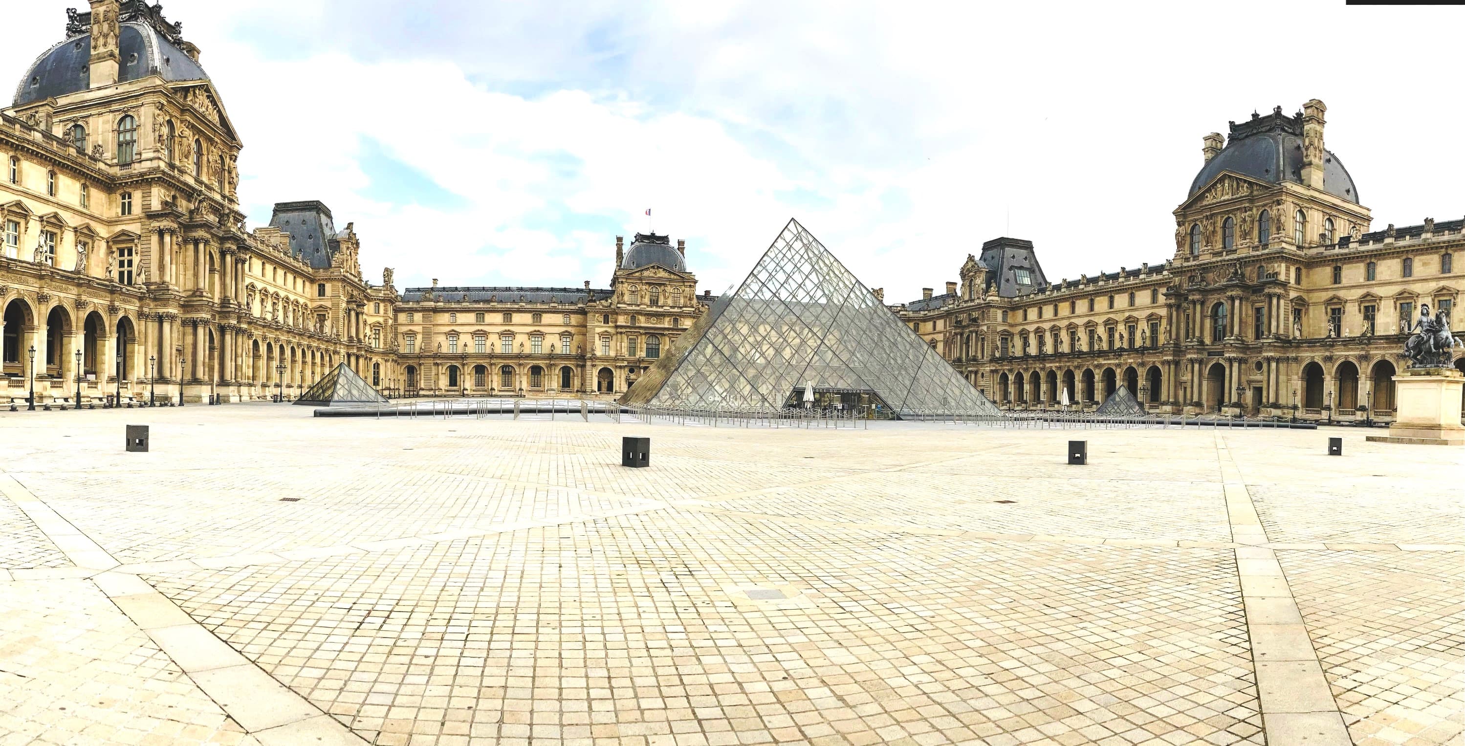 Effet covid : La pyramide du Louvre déserte le dimanche 21 Février 2021, 19°C, record de température battu