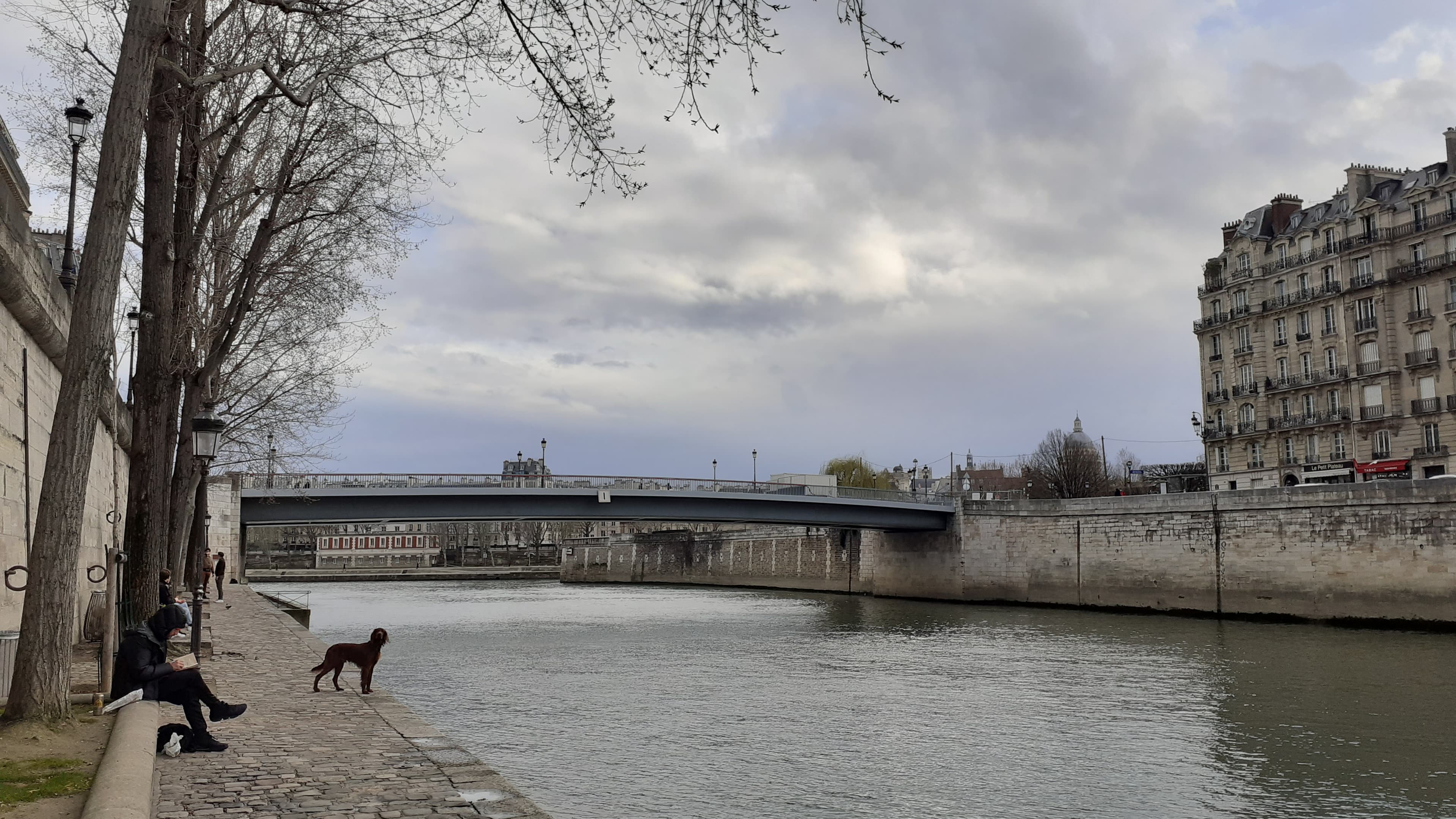 Ciel nuageux sur l'île Saint-Louis
