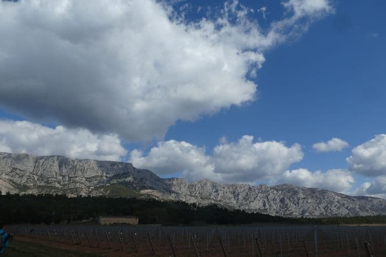 beaux nuages sur la ste victoire