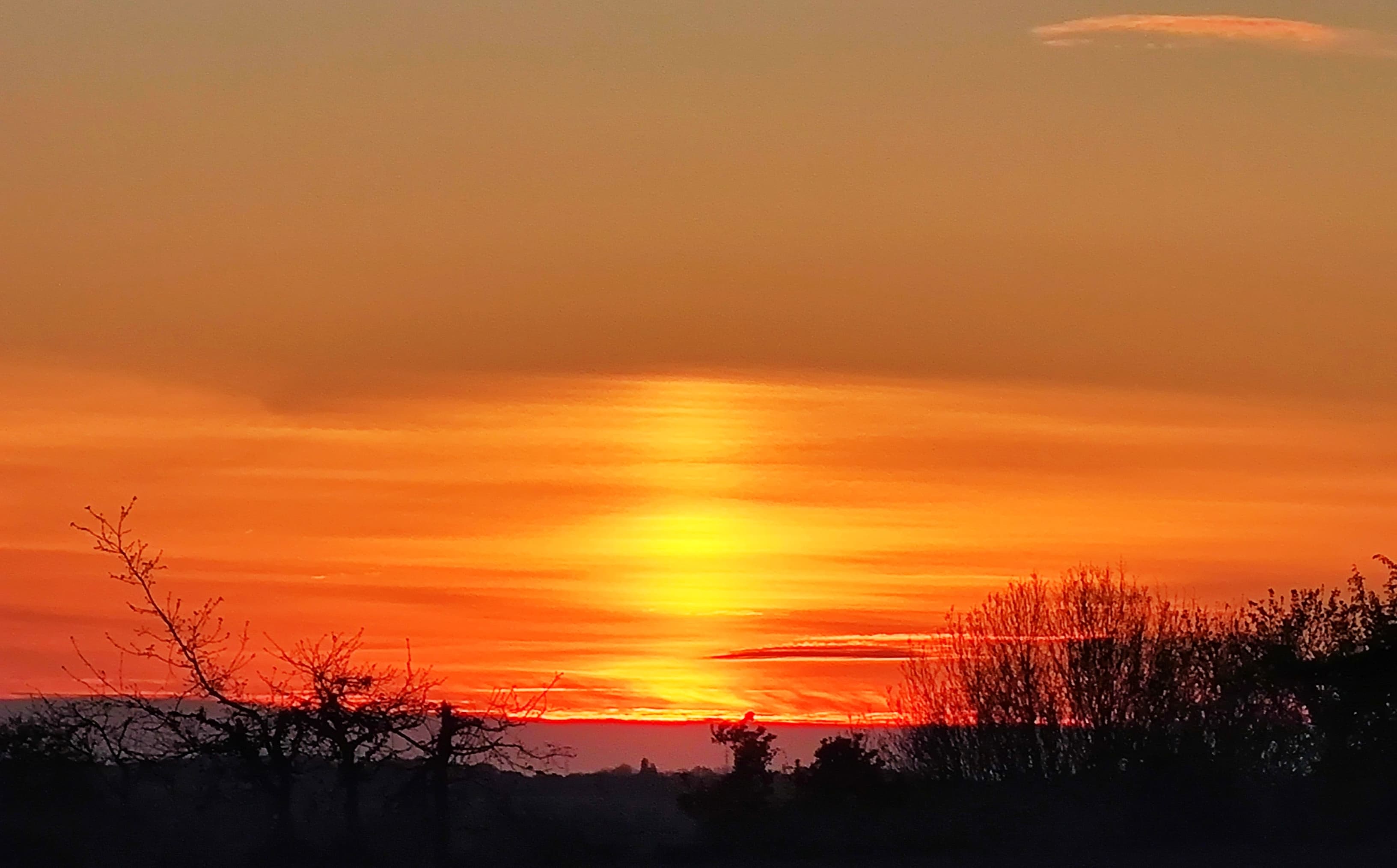 Soleil couchant à l'horizon