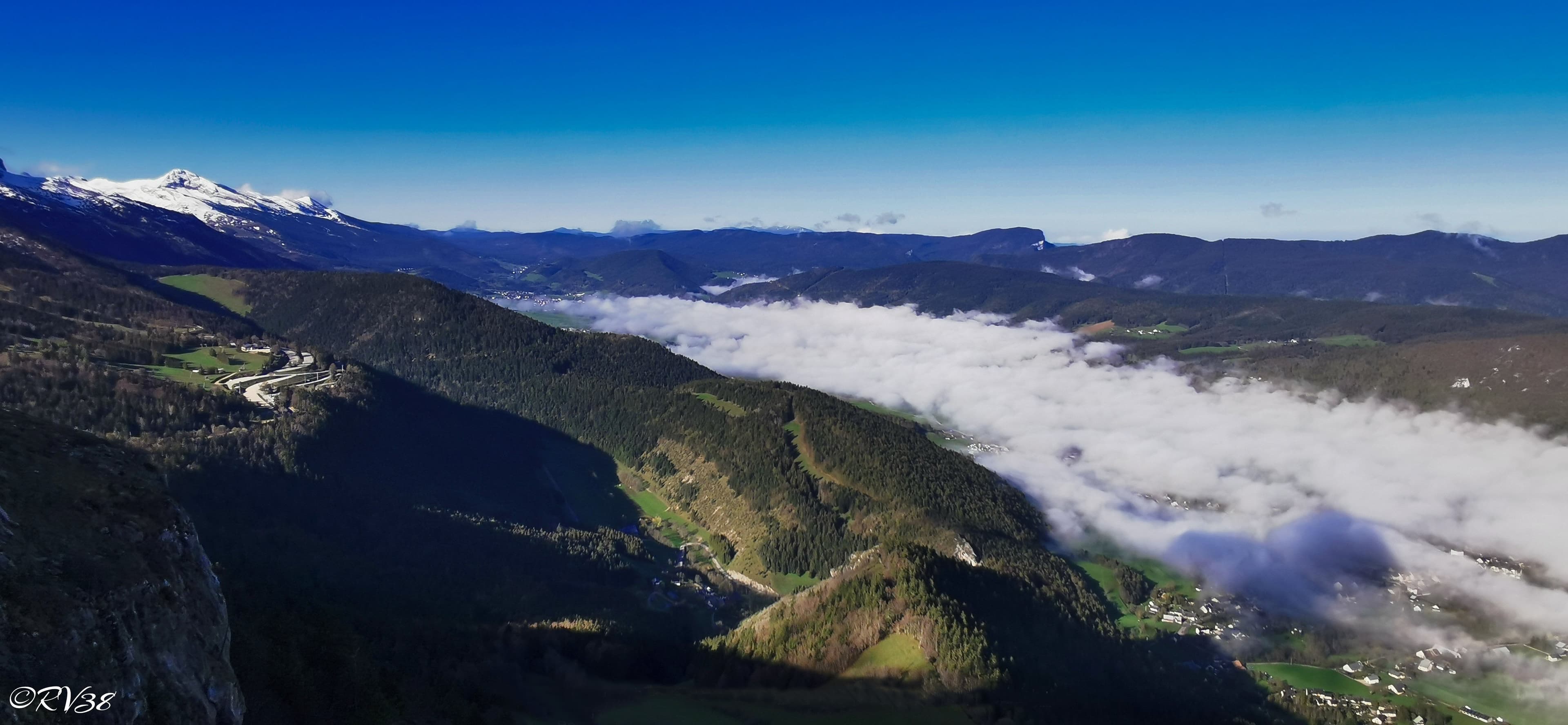 Soleil et brume matinale