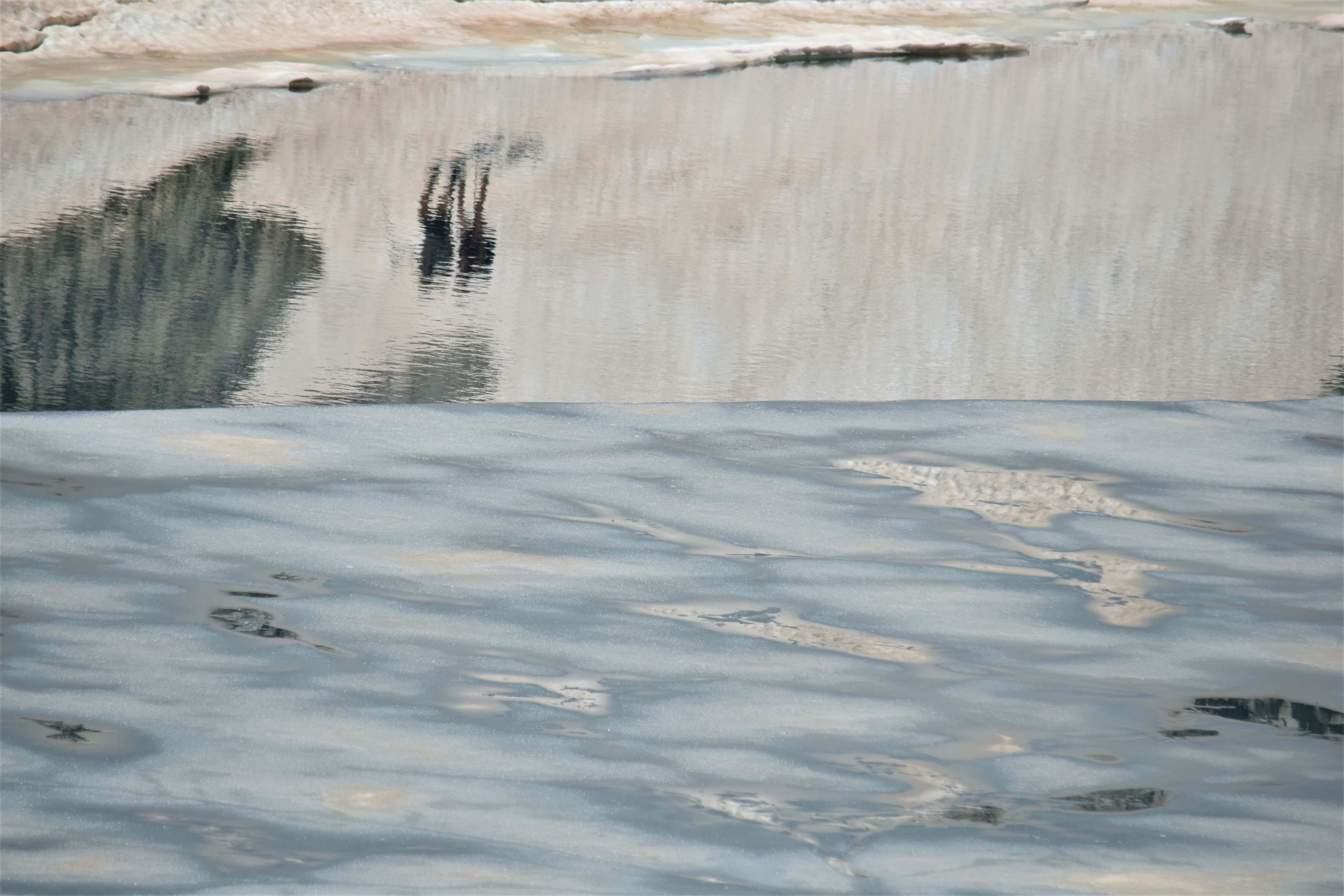 Débacle et reflets de randonneurs. Lac de l'Ane