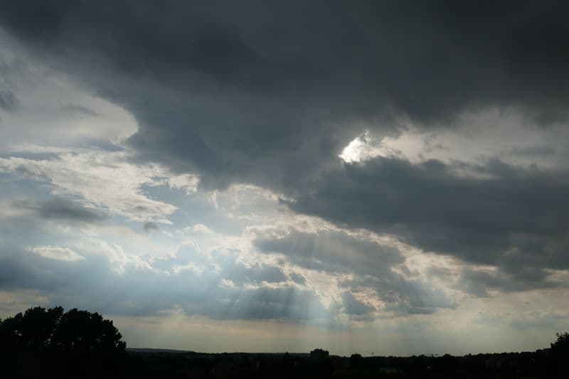 Avant la pluie, hier