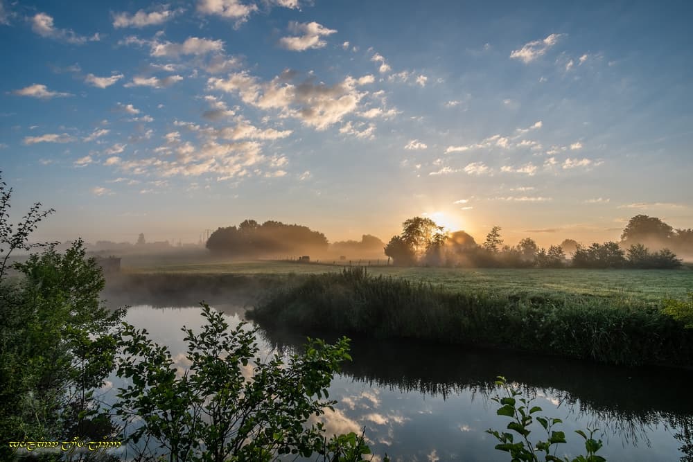 Au bord de la rivière