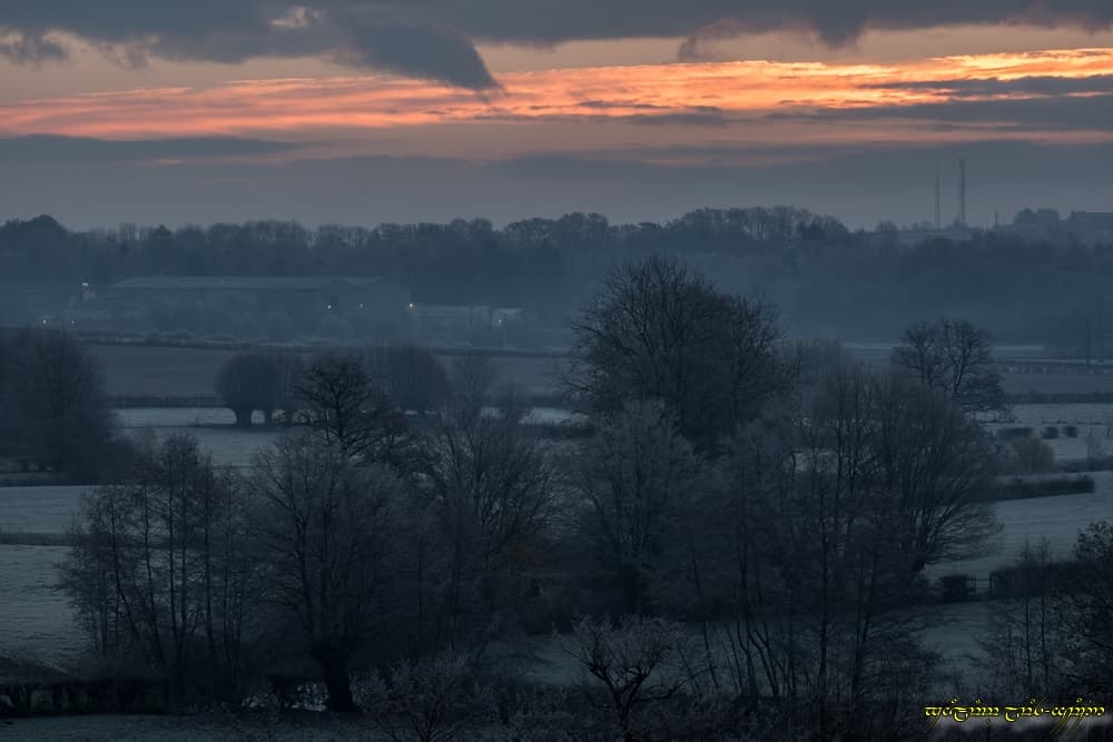 Pauvre lumière et givre omniprésent