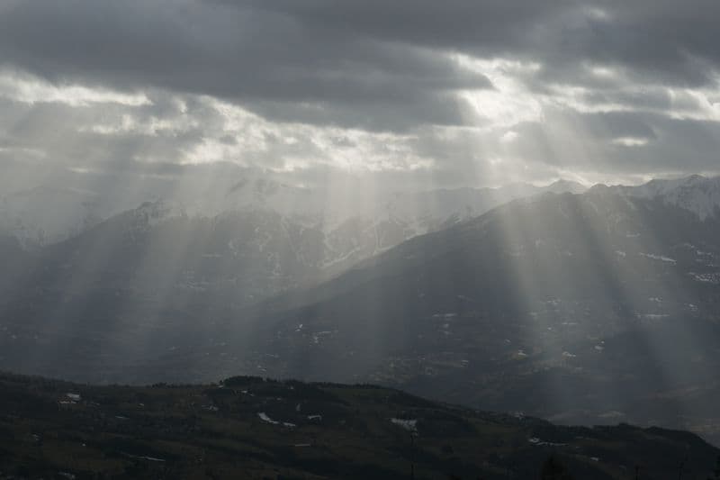 Eventail de lumière au dessus des Orres