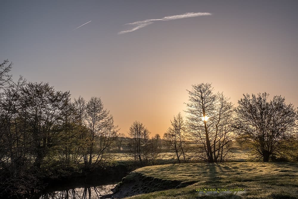Toujours clair au bord de la rivière
