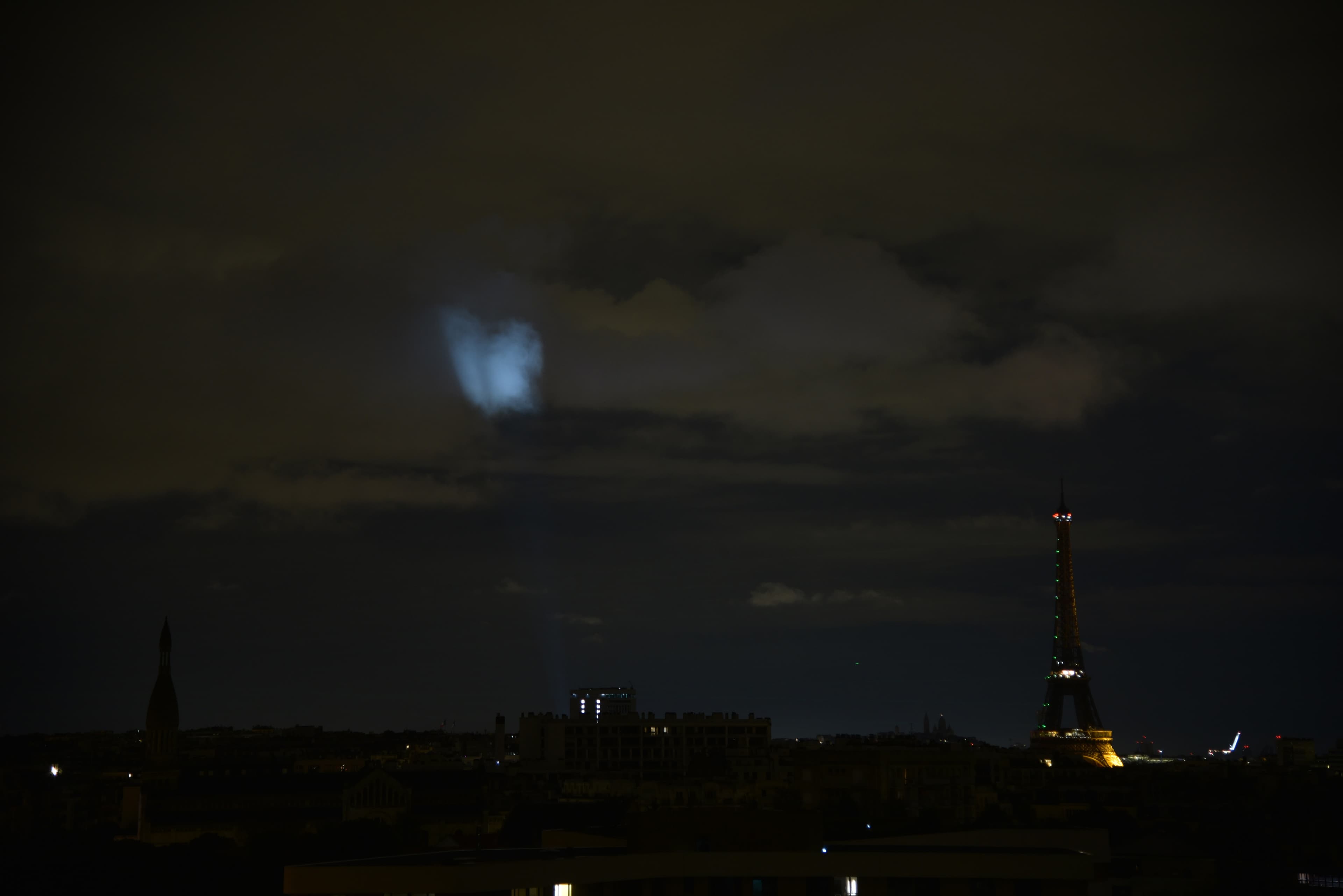 Gerbe lumineuse nocturne