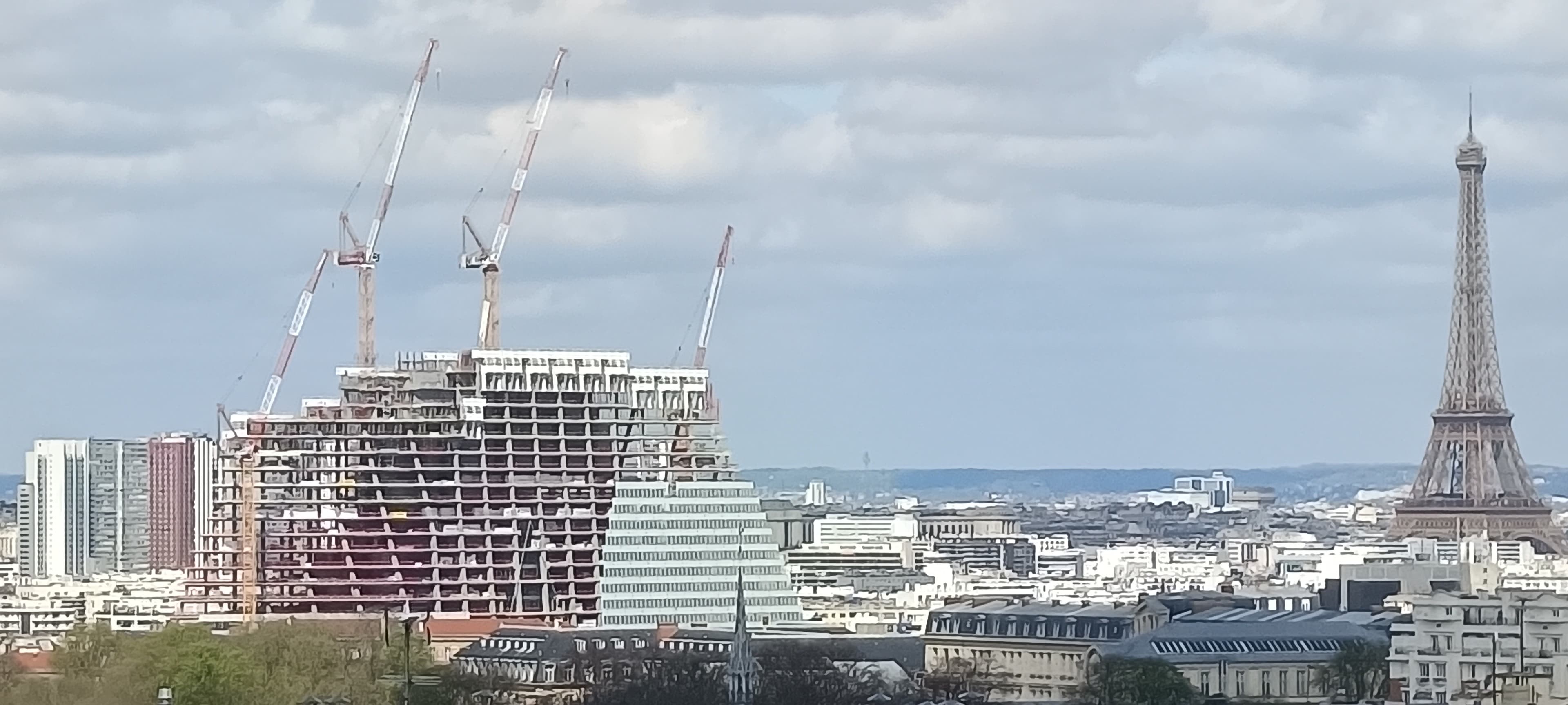 Tour triangle, en construction.