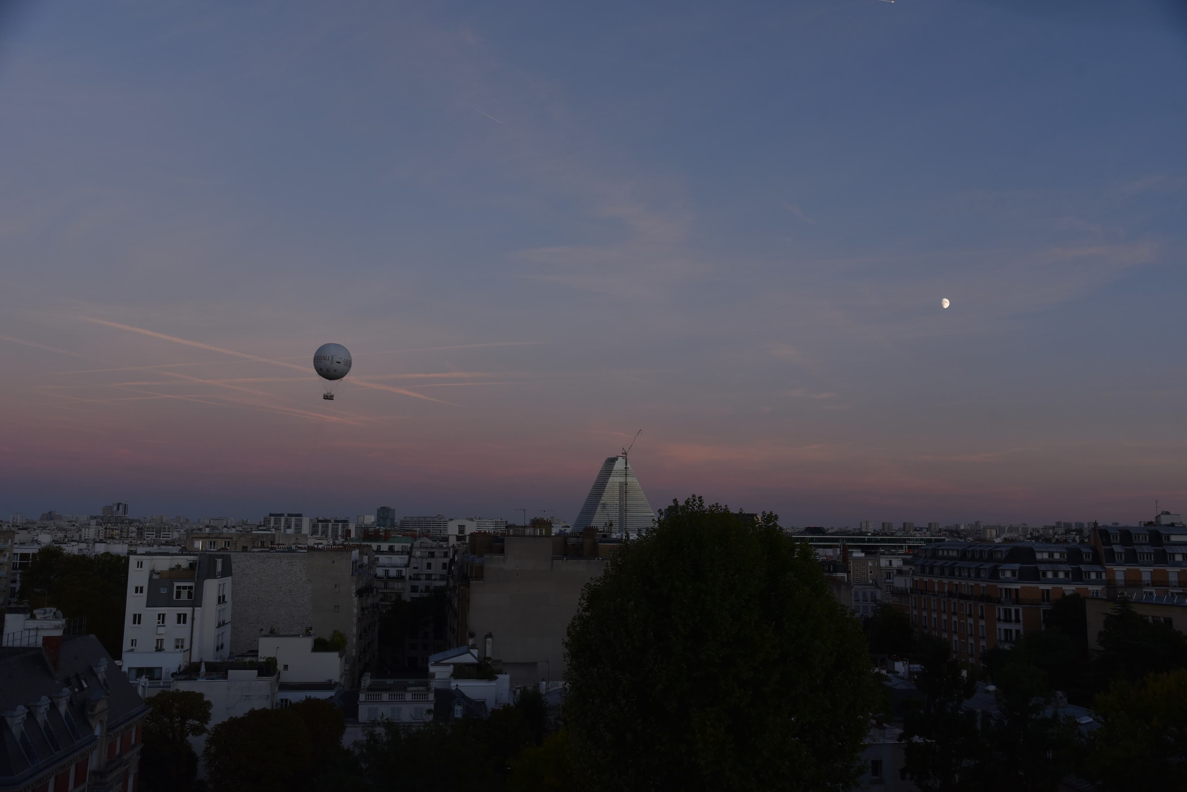 Crépuscule, Lune, Ballon Citroën
