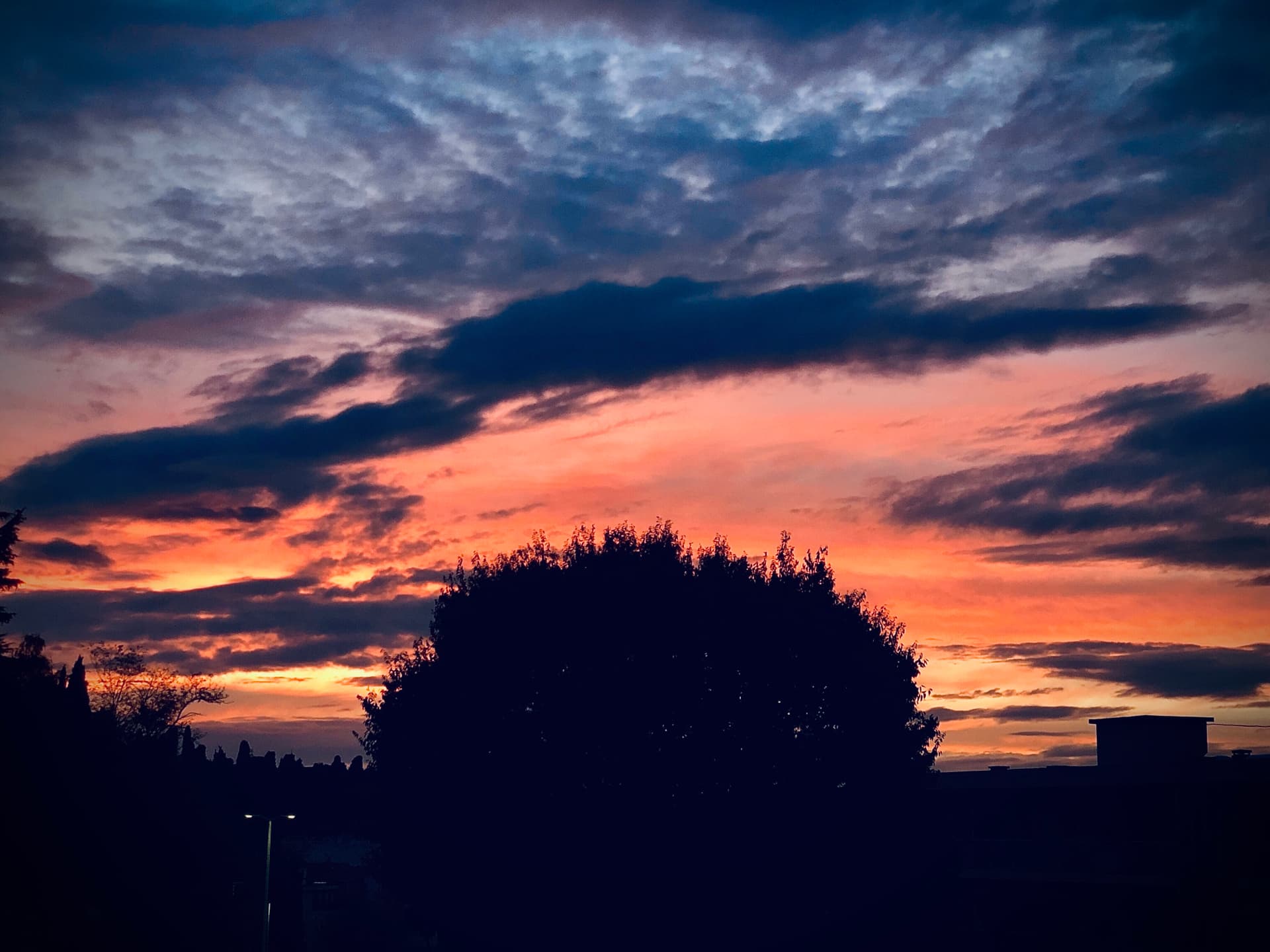 couche-de-soleil-nuageux