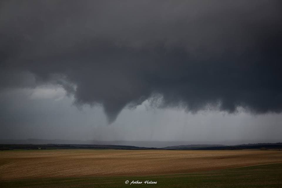 Image d'illustration pour Tempête et giboulées : des vents violents jusqu'à mardi 
