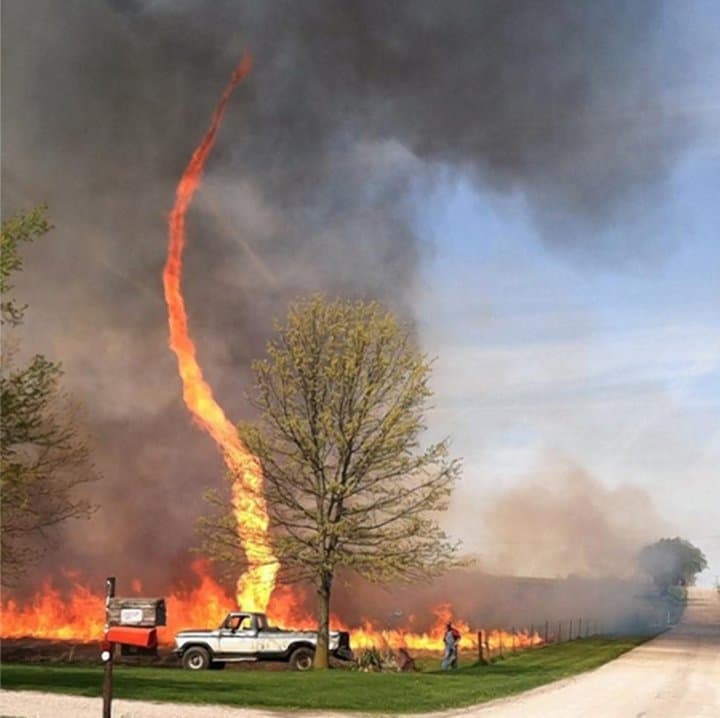 Image d'illustration pour Orages de feu en Australie : Un phénomène dangereux et méconnu