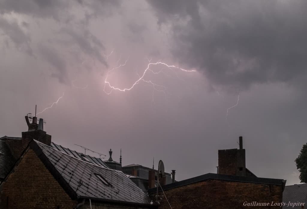 Image d'illustration pour De violents orages interrompent le pic de chaleur en France et en Belgique