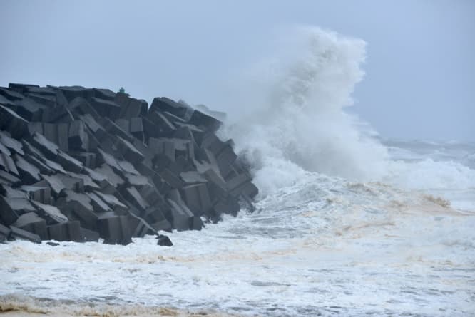 Image d'illustration pour Suivi du cyclone tropical intense Bejisa à La Réunion