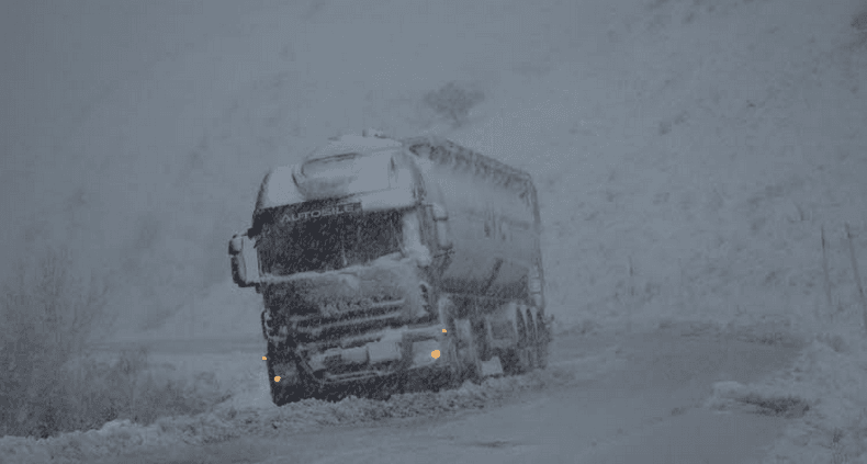 Image d'illustration pour Intempéries, vagues et neige en montagne sur PACA
