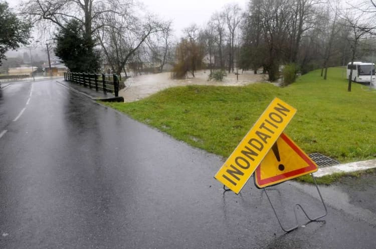 Image d'illustration pour Suivi du mauvais temps dans le Sud-Ouest et près des Pyrénées