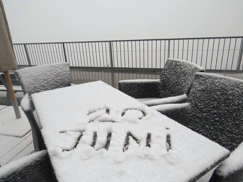 Image d'illustration pour L'été débute avec de la neige sur les Alpes