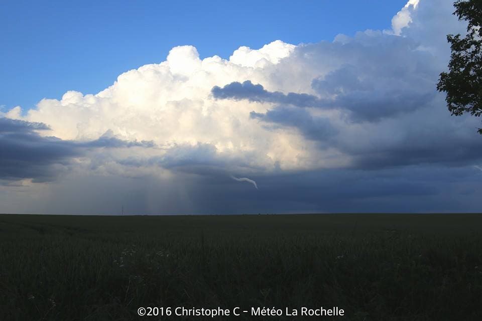 Image d'illustration pour Une fin de semaine sous les orages : grêle, foudre et vent