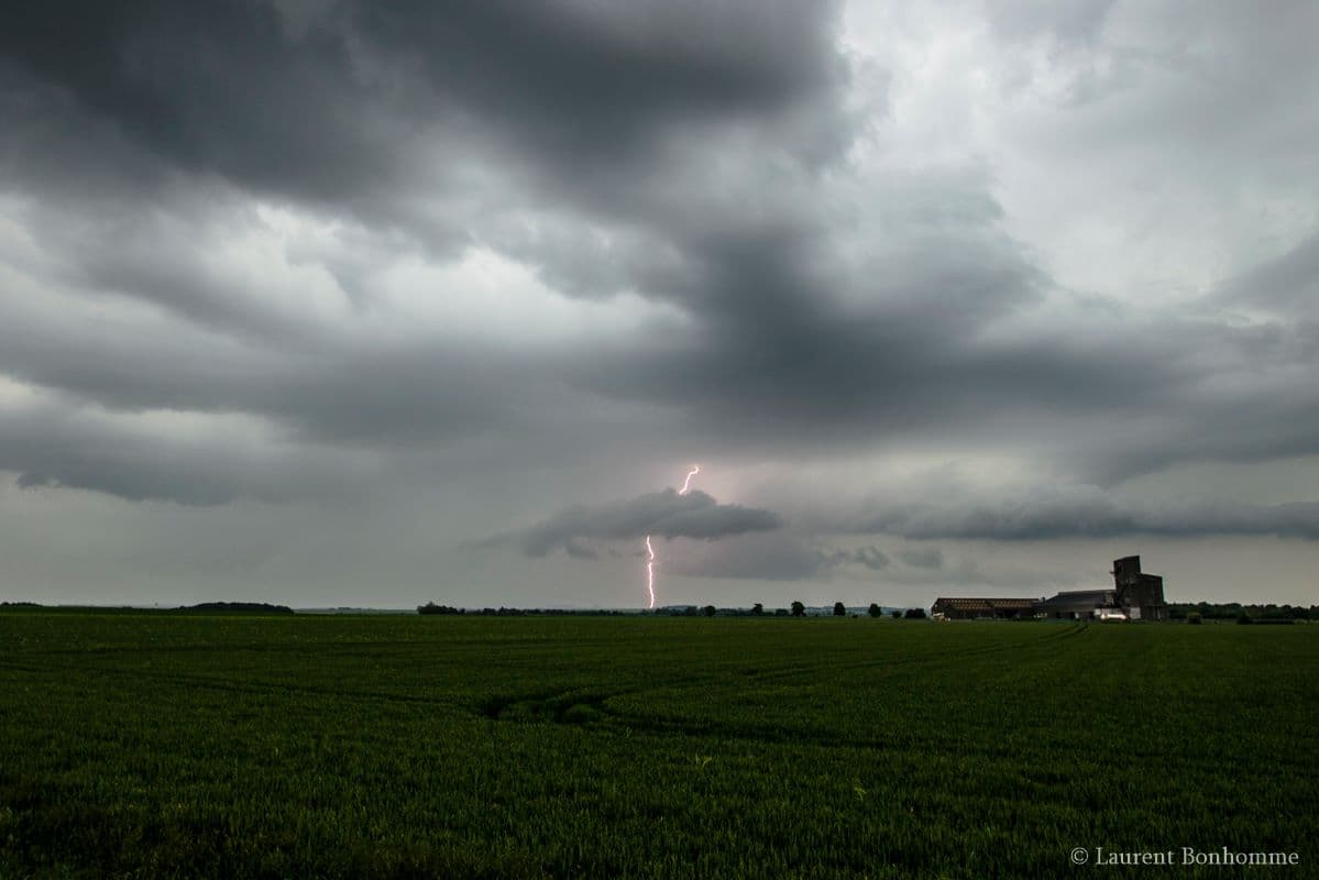 Image d'illustration pour Une fin de semaine sous les orages : grêle, foudre et vent