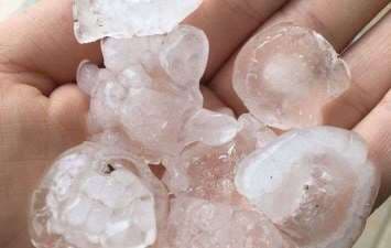 Image d'illustration pour Une fin de semaine sous les orages : grêle, foudre et vent