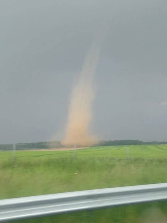 Image d'illustration pour Une fin de semaine sous les orages : grêle, foudre et vent