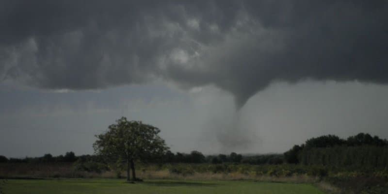 Image d'illustration pour Ex tempête tropicale Henri : Fort coup de vent, pluie et orage 