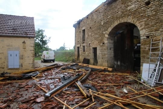 Image d'illustration pour Ex tempête tropicale Henri : Fort coup de vent, pluie et orage 