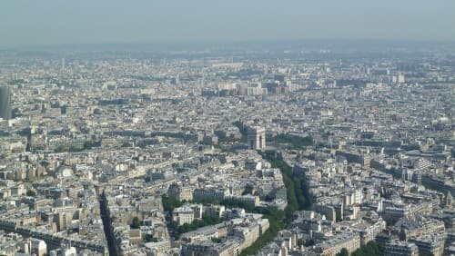 Beau temps sur l'Arc de Triomphe