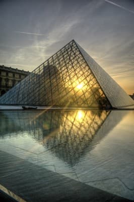 coucher de soleil sur le Louvre