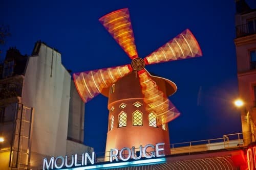 L'heure bleue sur le Moulin Rouge