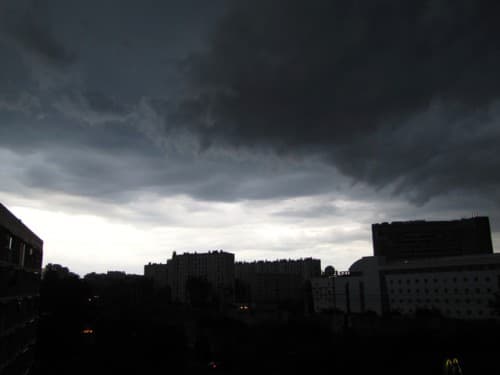 Un souffle avant l'orage