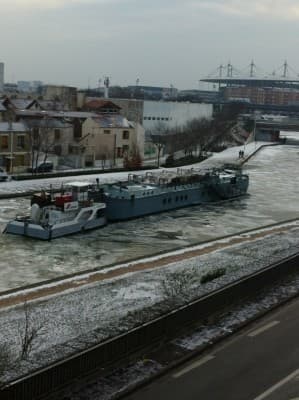brise-glaces sur le canal à St-Denis