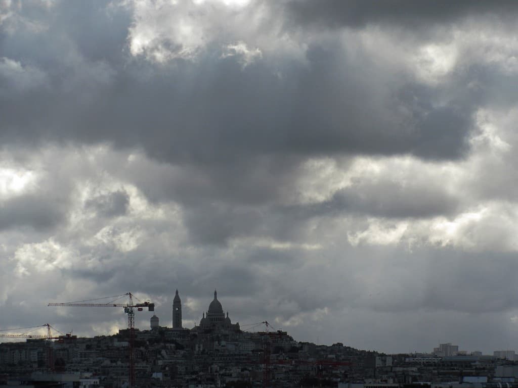 Ciel gris sur la Butte