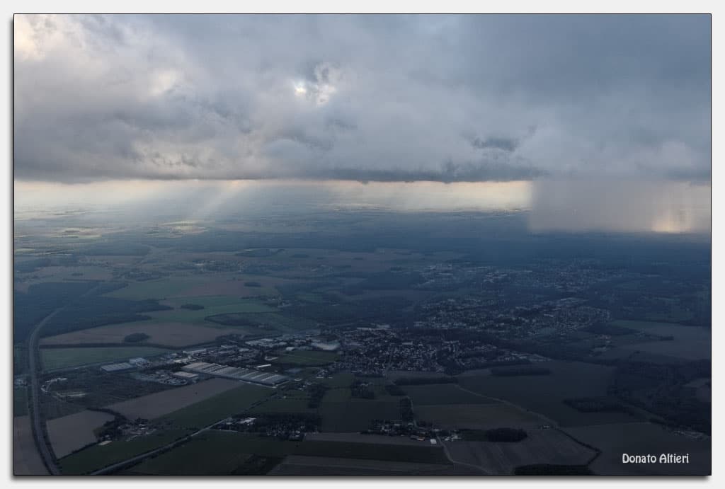 Front de pluie, à l'atterrissage à Orly