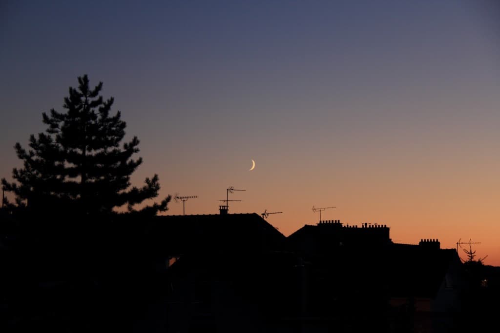 La lune se couche aussi ce soir