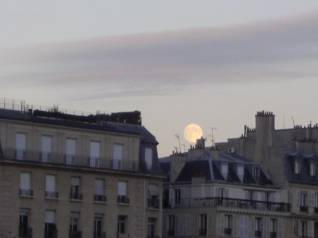 la lune se lève 