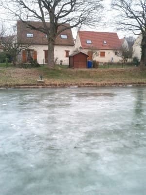 Le canal de l'ourcq gelé à Villenoy