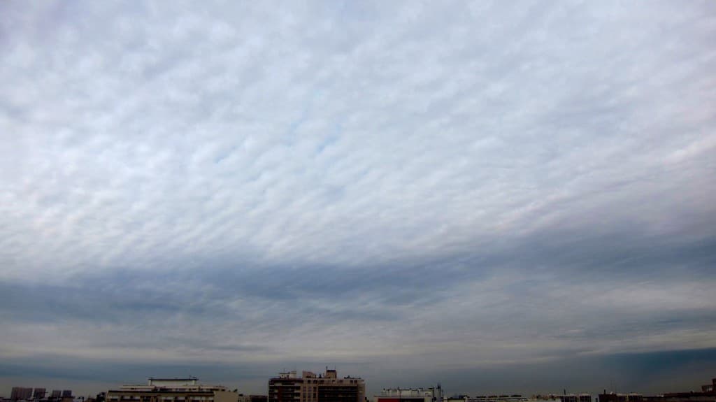 Le monde en altocumulus
