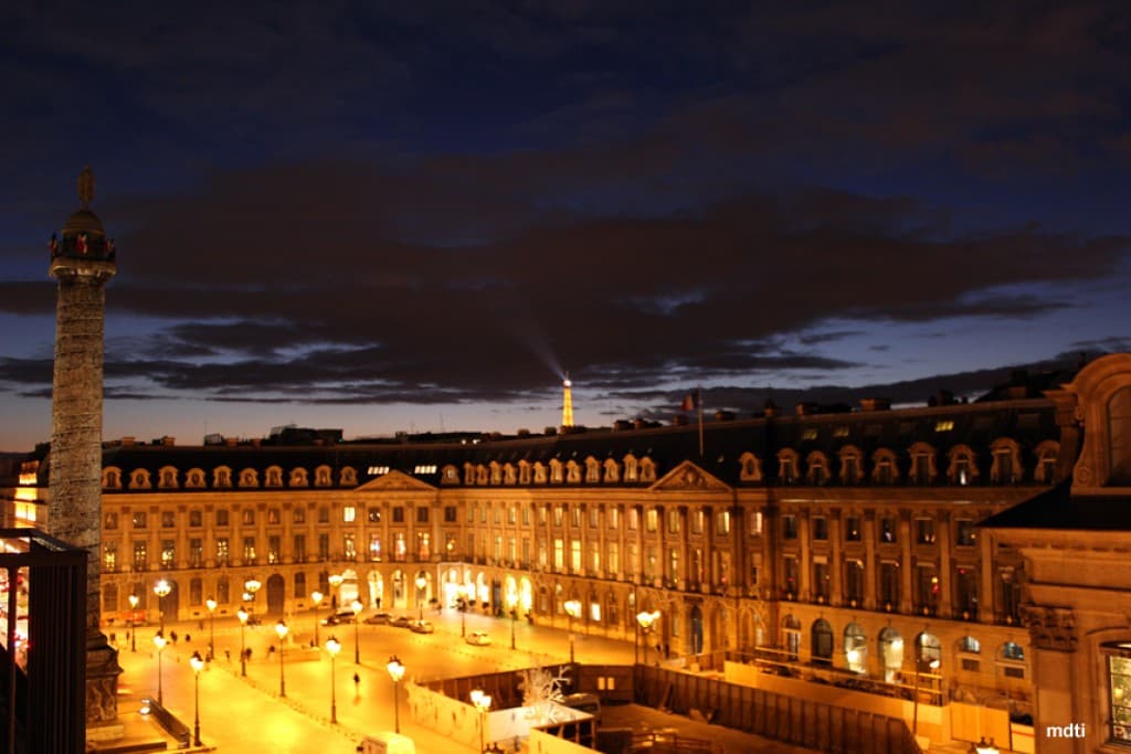le soleil se couche, la ville d'or