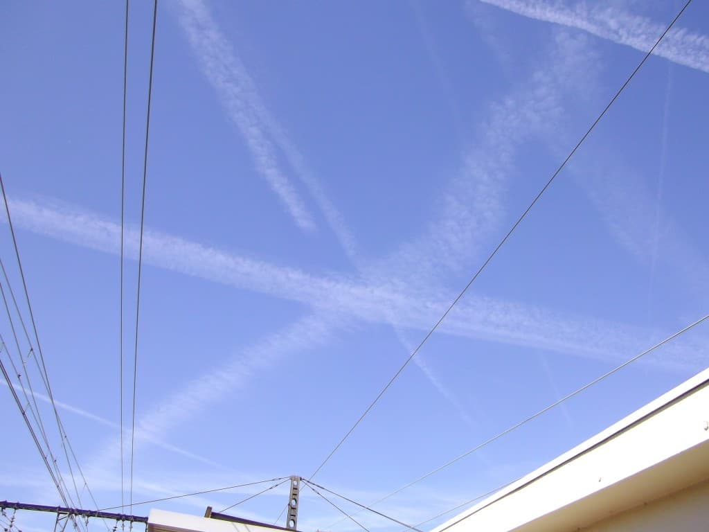 lignes aériennes et lignes ferroviaires