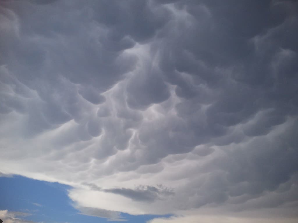 Mammatus après le violent orage