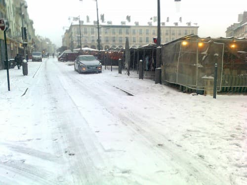 marché sous la neige 