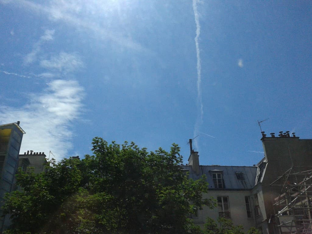 Midi, ciel quasiment bleu !