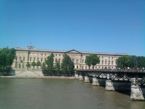 Seine boueuse, mais ciel limpide