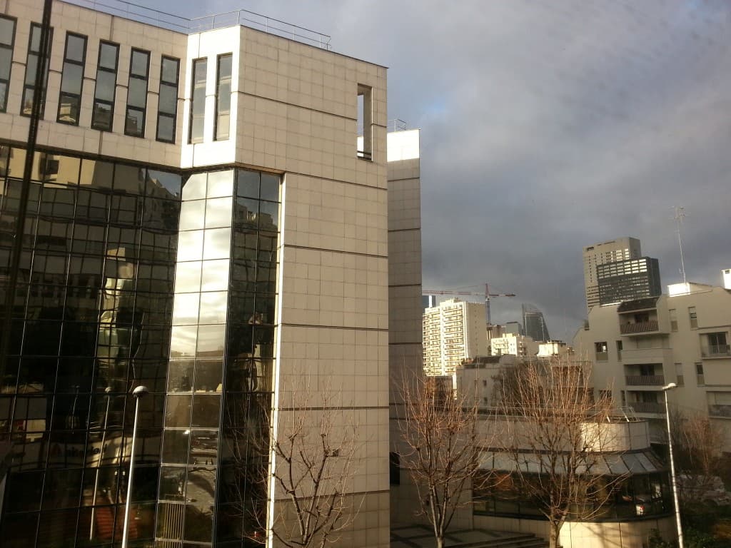 soleil à l'Est, nuages à l'Ouest