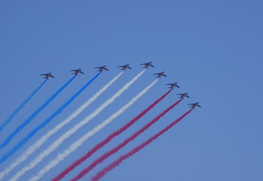 Bleu blanc rouge sur le ciel bleu